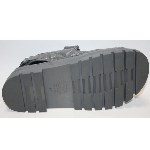 38 Chanel Quilted Leather Grey Swarovski Crystal CC Fur Dad Sandals - Picture 7 of 7